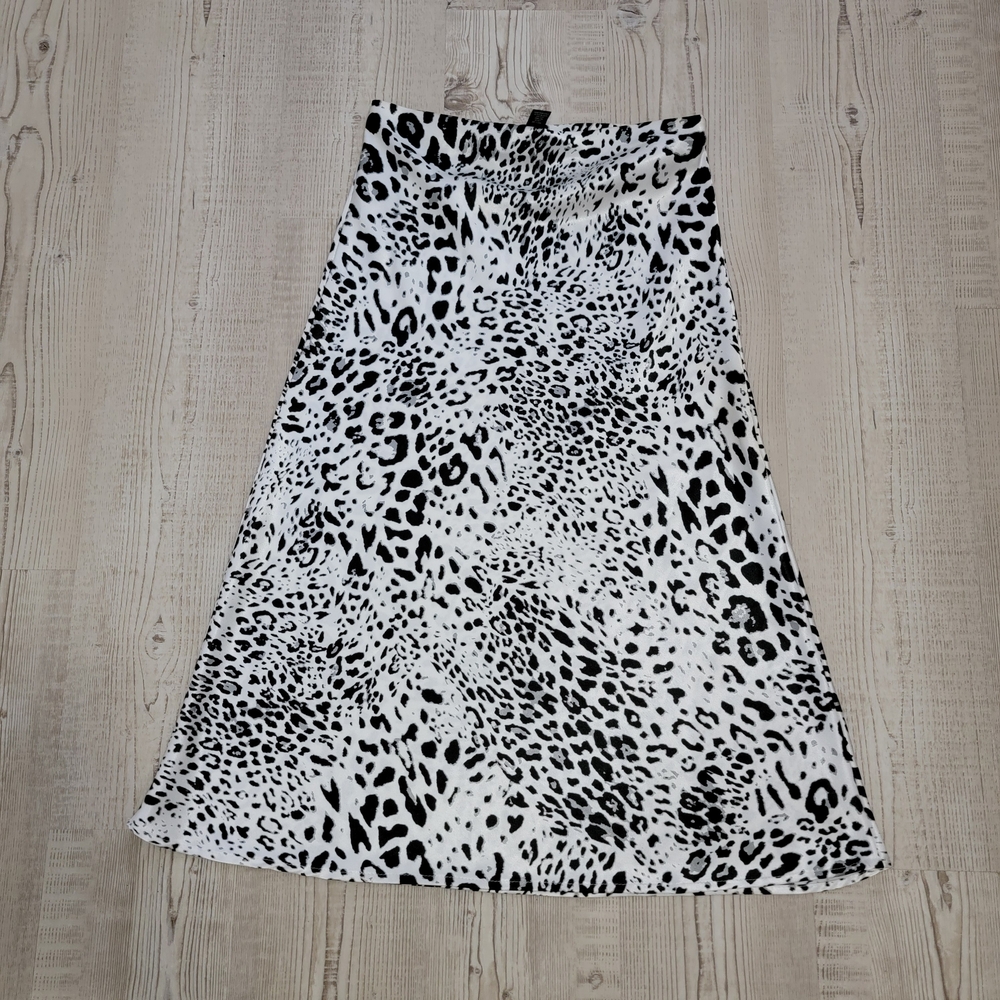 Hot Kiss Black and White Animal Print A-Line Skirt Medium Contemporary Bold Chic